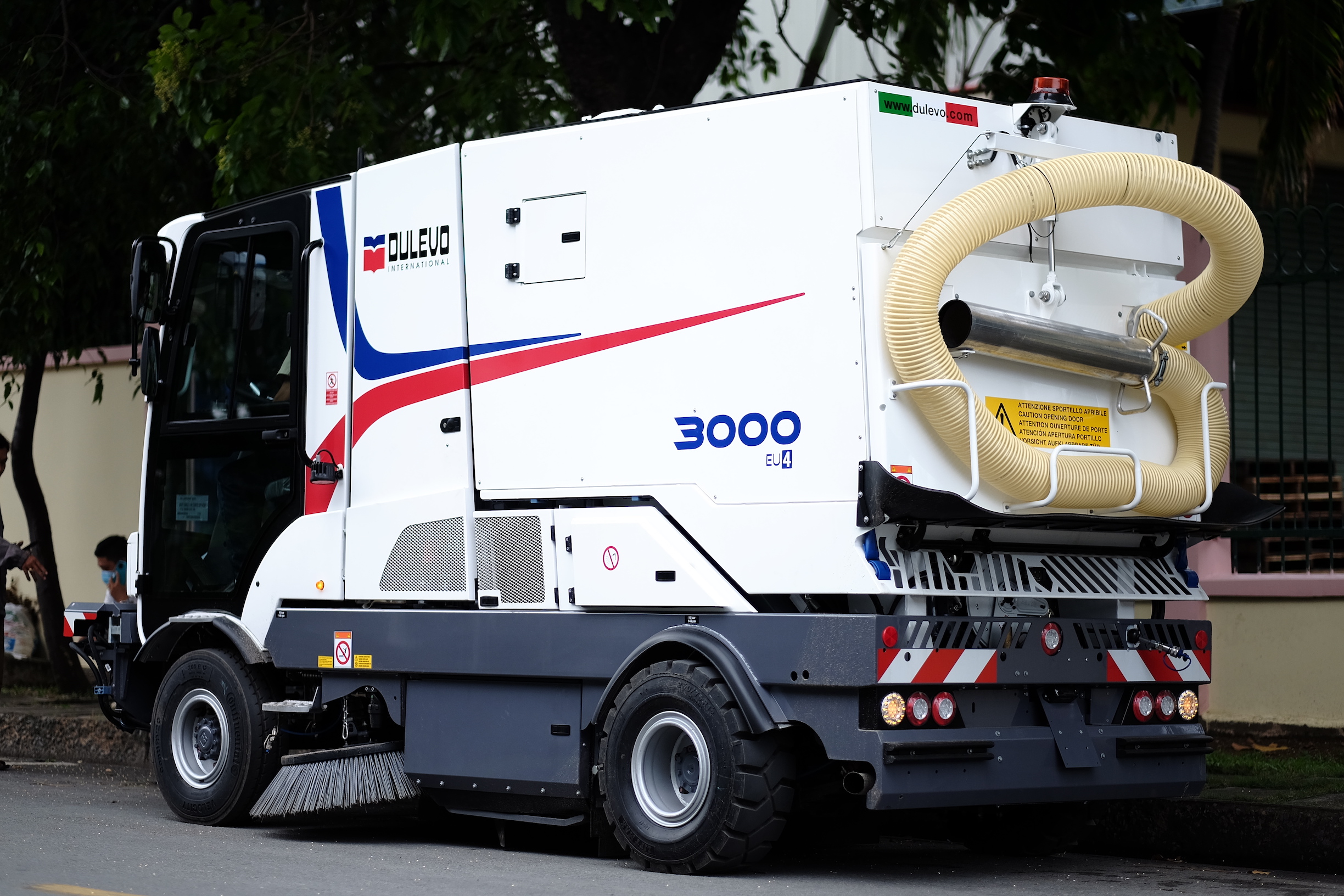 Xe quét đường Dulevo góp phần hạn chế dịch COVID?