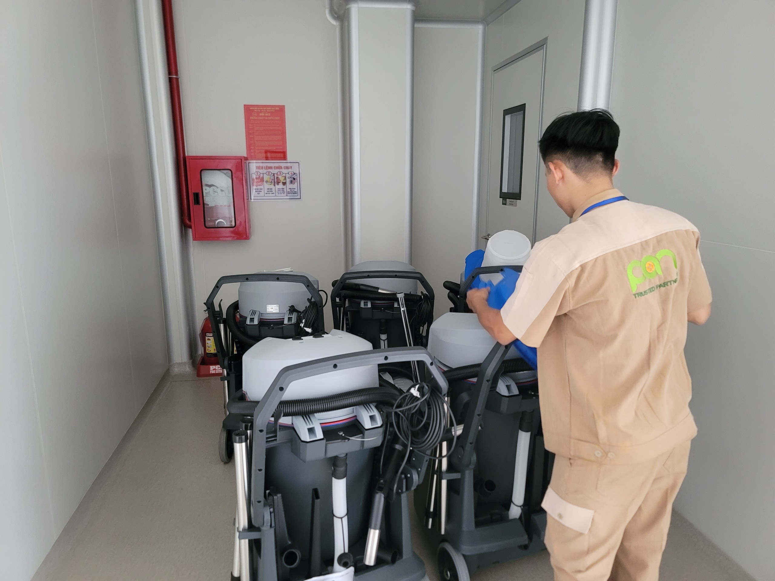 Bàn giao Máy hút bụi cho Nhà máy Dược