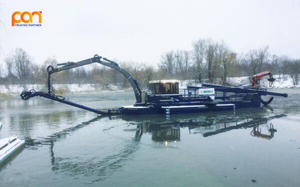 Công tác dọn rác ở sông và bảo vệ môi trường sông ngòi